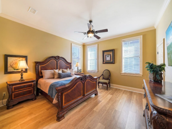 Luxurious Coastal Retreat in Miramar Beach - 7-Bedroom Home Near Beach